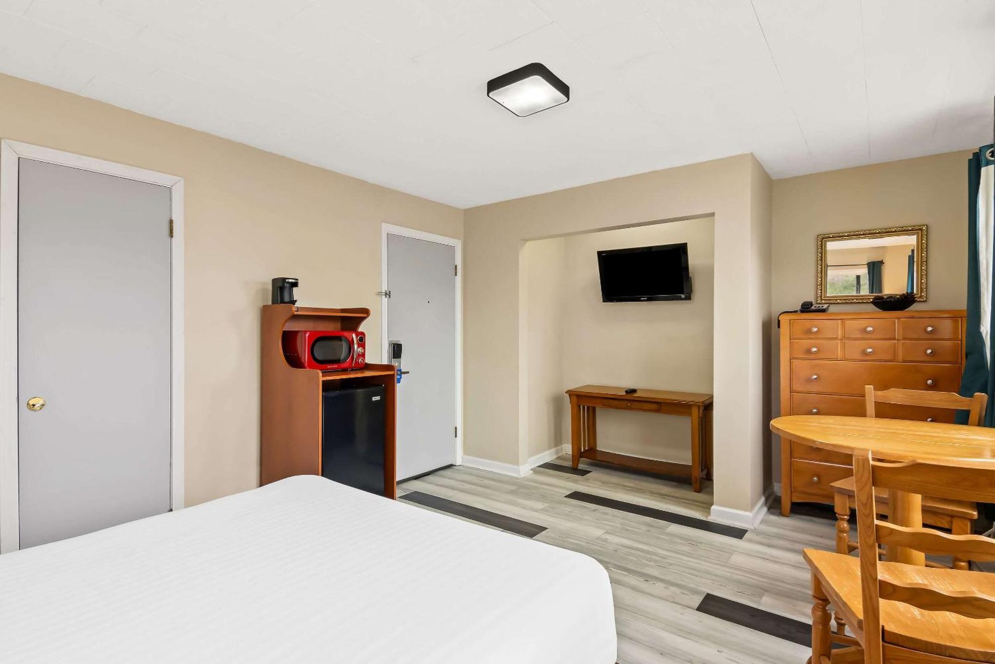 Rodeway Inn Formerly Camp Inn Lodge Oscoda Buitenkant foto